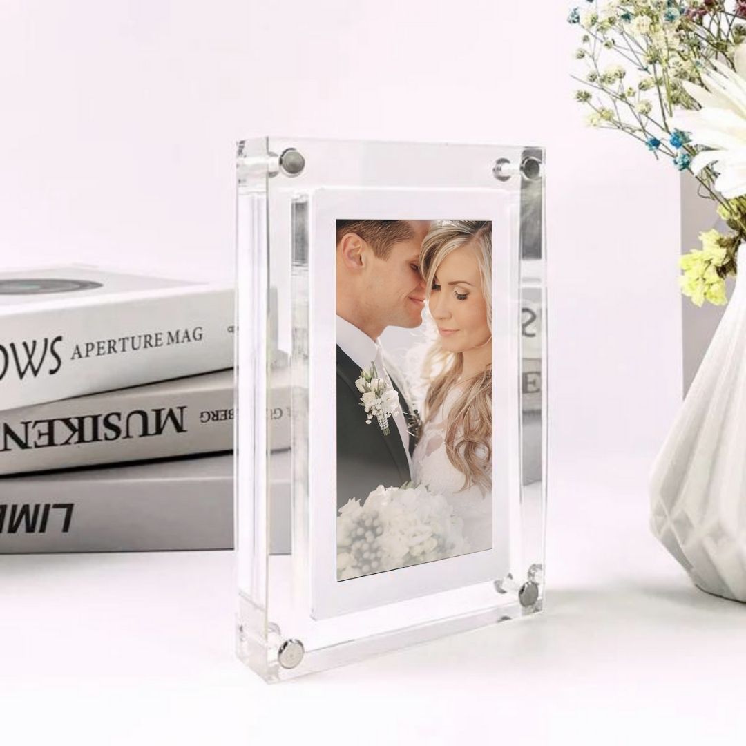 Customized Digital Frame Adventure Digital Photo Frame With Personalised Gift Box – Peach & Pear